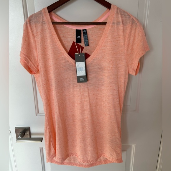 NWT Adidas Women’s Winners Tee T-Shirt V-Neck Back Logo Heathered Coral Sz M - Picture 1 of 5